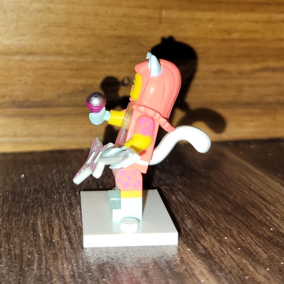 LEGO 71023 The LEGO MOVIE 2 - Kitty Pop Minifigure - Picture 2 of 10